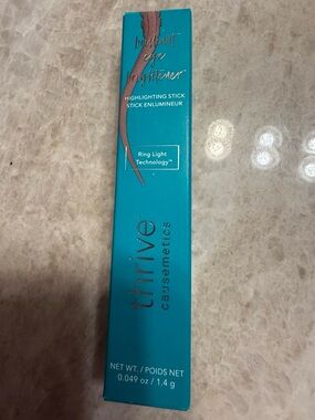 Thrive causemetics Brilliant Eye Brightener
Mauve-Taupe Shimmer